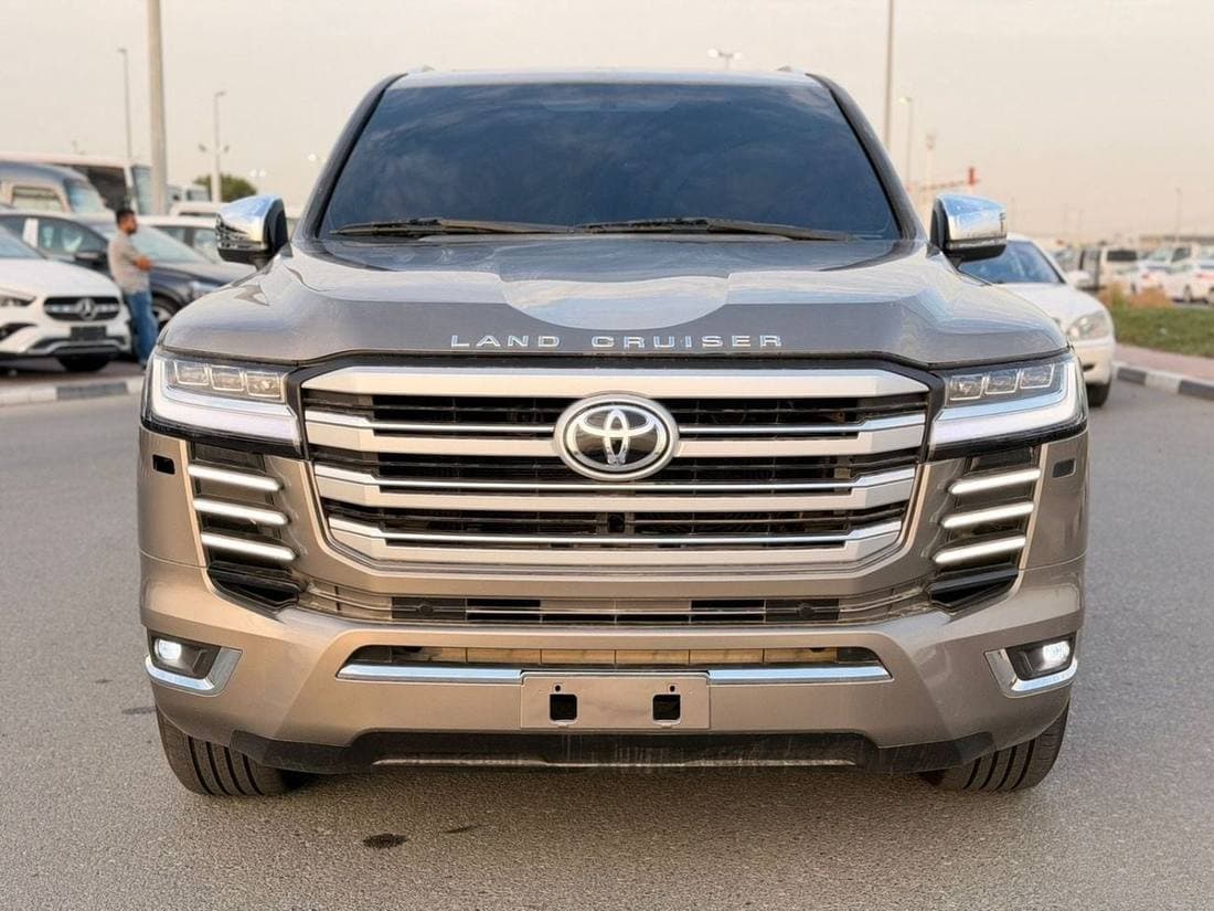 2016 Toyota Land Cruiser GXR thumbnail 5