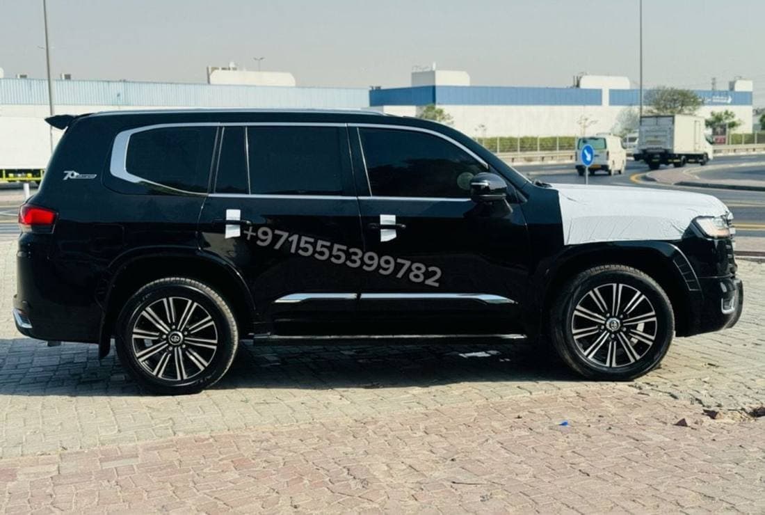 2016 Toyota Land Cruiser GXR thumbnail 4