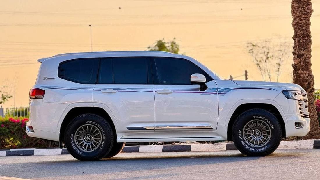 2022 Toyota Land Cruiser GXR thumbnail 8