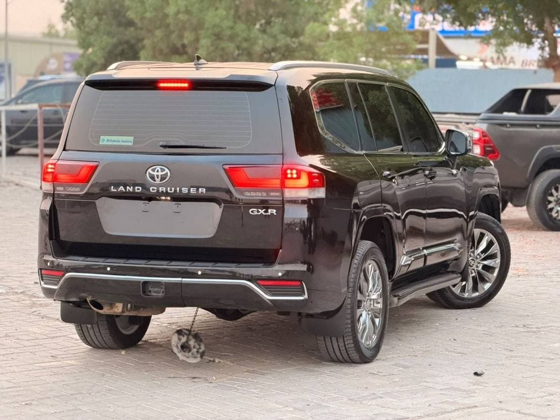2023 Toyota Land Cruiser GXR thumbnail 3