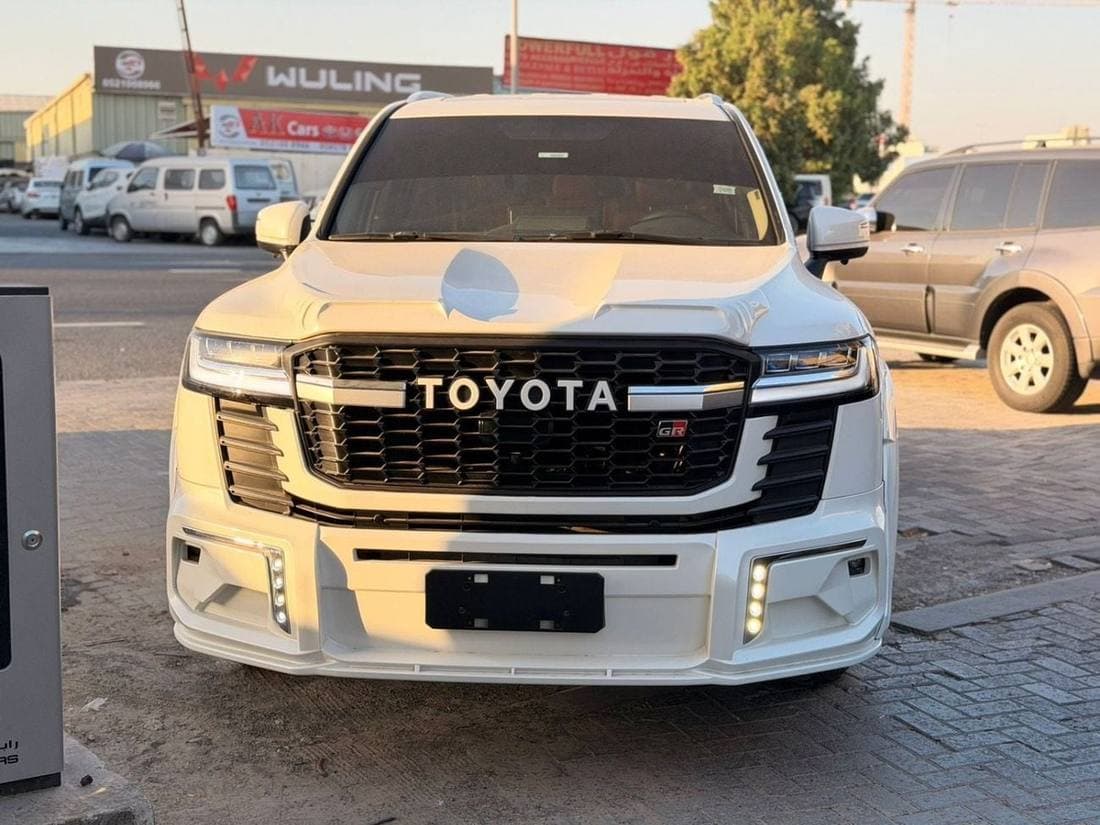 2017 Toyota Land Cruiser GXR thumbnail 3