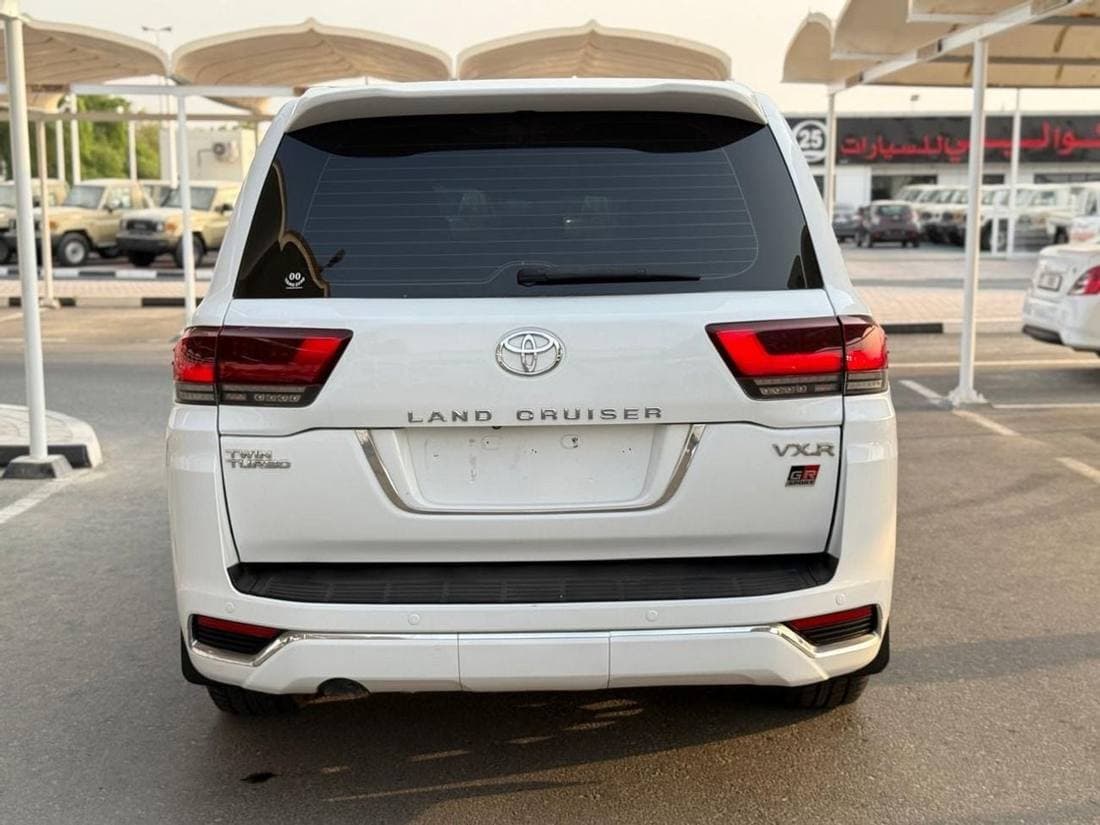 2017 Toyota Land Cruiser GXR thumbnail 5