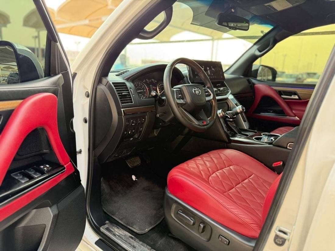 2017 Toyota Land Cruiser GXR thumbnail 8