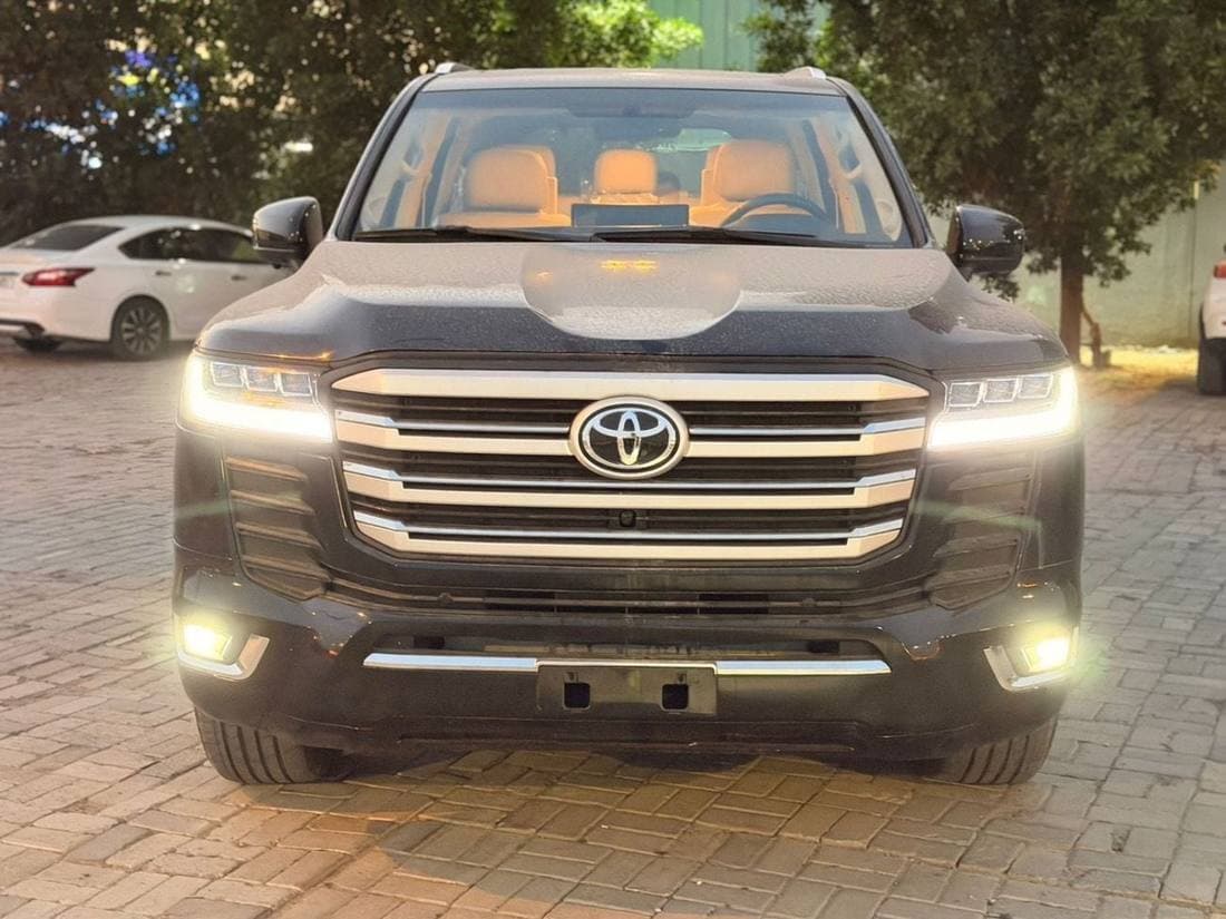 2018 Toyota Land Cruiser GXR thumbnail 5