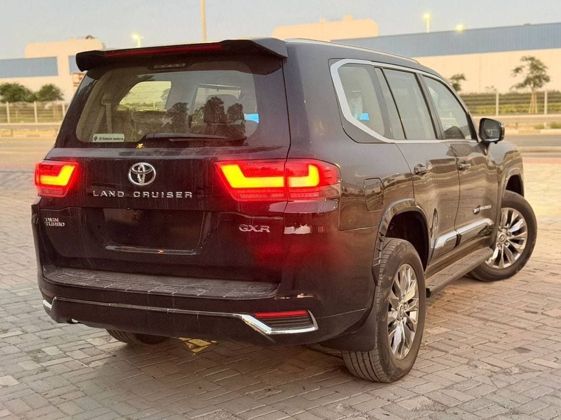 2018 Toyota Land Cruiser GXR thumbnail 4