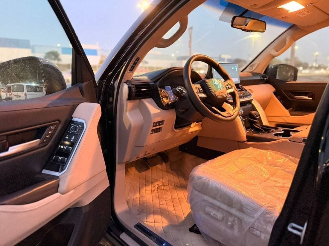 2018 Toyota Land Cruiser GXR thumbnail 8