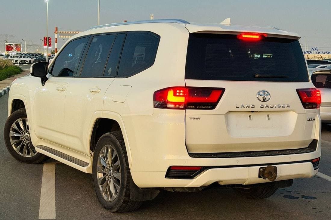 2022 Toyota Land Cruiser GXR thumbnail 4