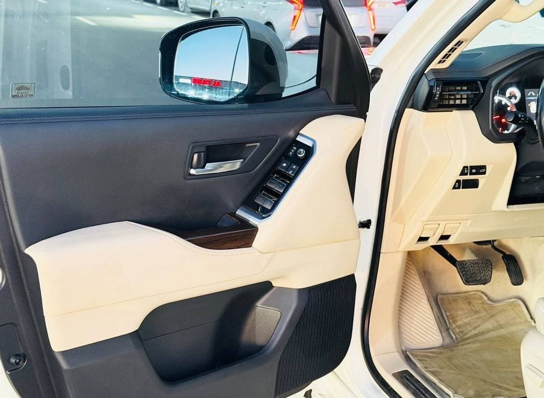 2022 Toyota Land Cruiser GXR thumbnail 7