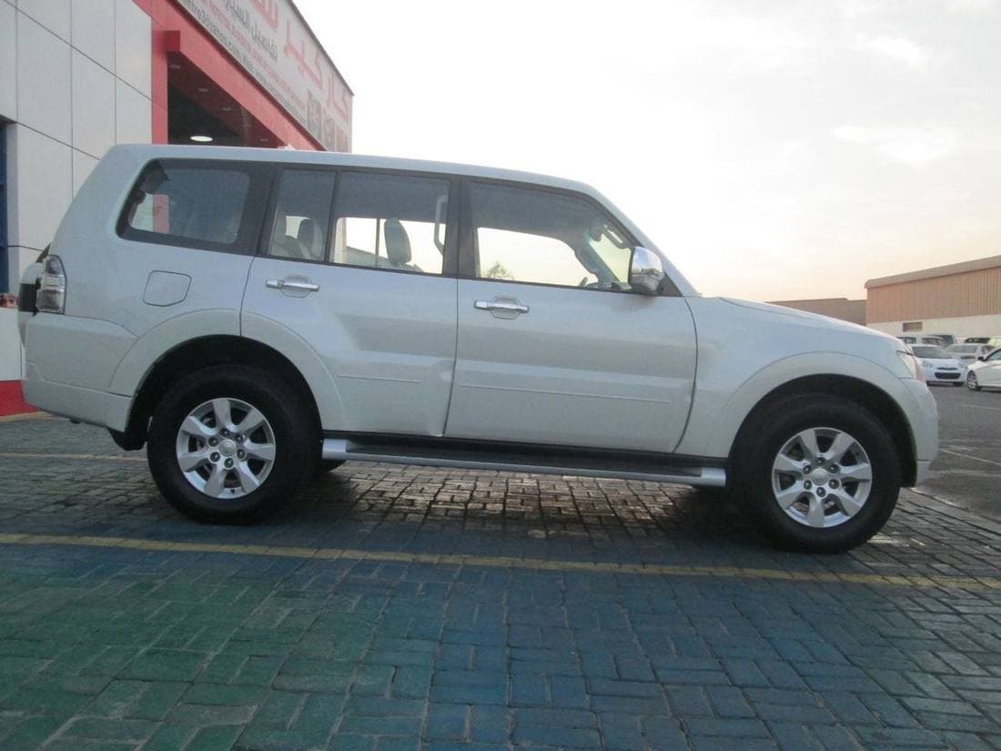 2016 Mitsubishi Pajero GLS MIDLINE thumbnail 3