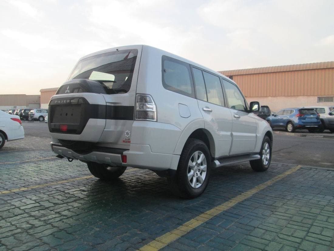 2016 Mitsubishi Pajero GLS MIDLINE thumbnail 7