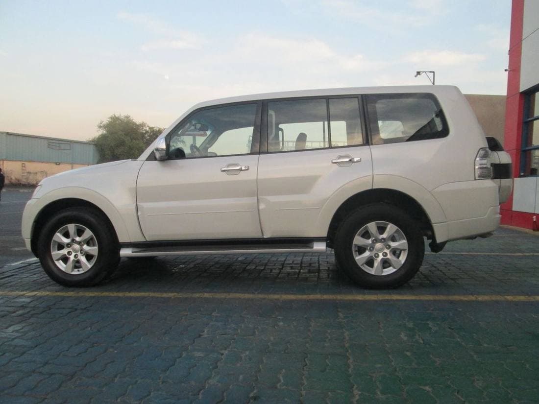 2016 Mitsubishi Pajero GLS MIDLINE thumbnail 5