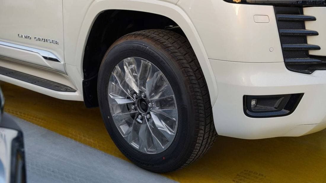 2026 Toyota Land Cruiser GXR thumbnail 4