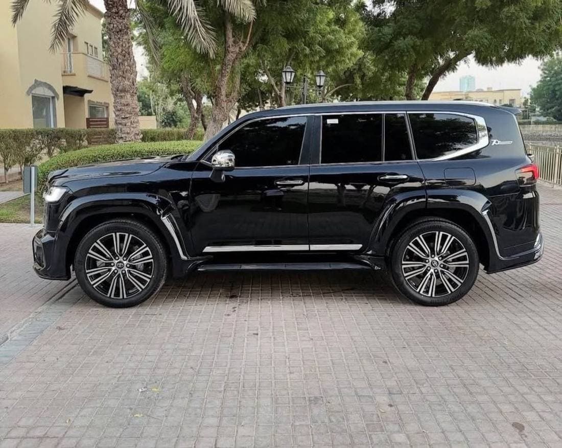 2025 Toyota Land Cruiser VXR thumbnail 3