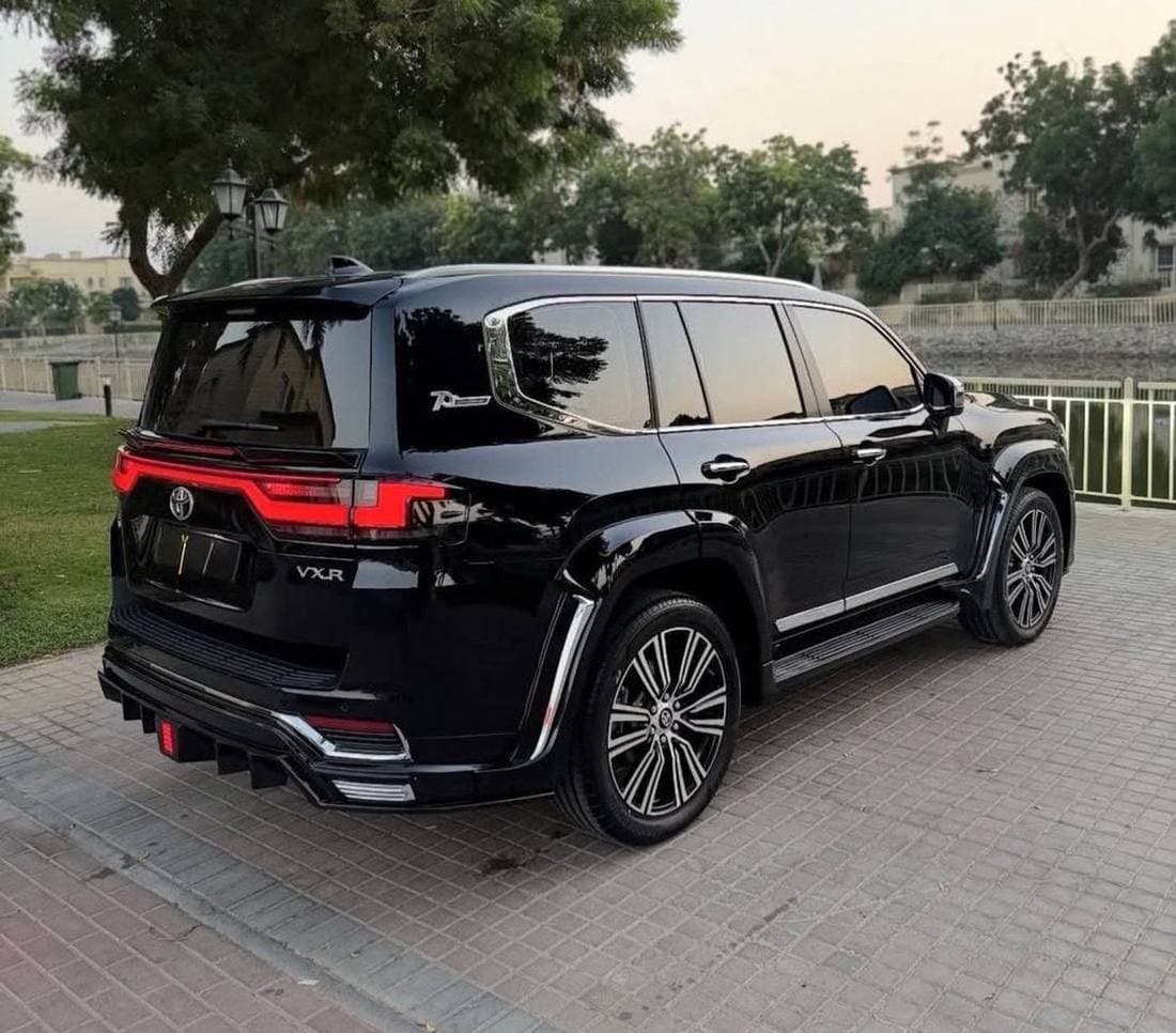 2025 Toyota Land Cruiser VXR thumbnail 5