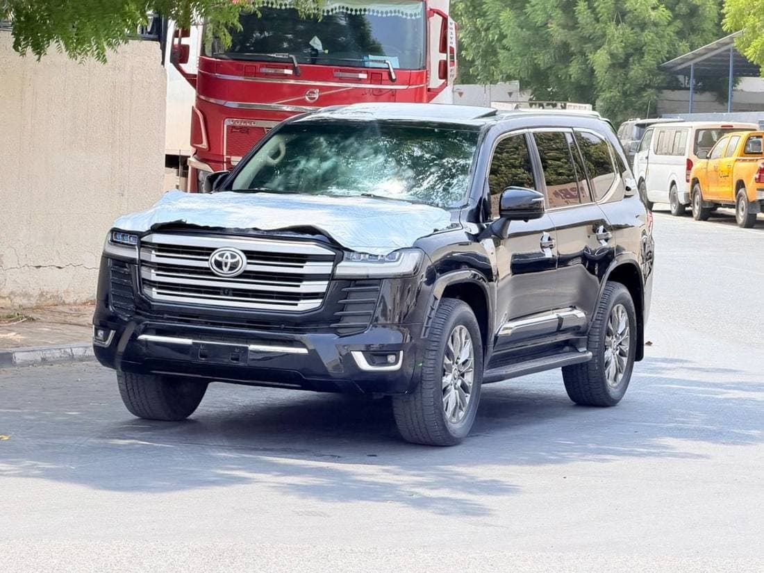 2016 Toyota Land Cruiser thumbnail 3