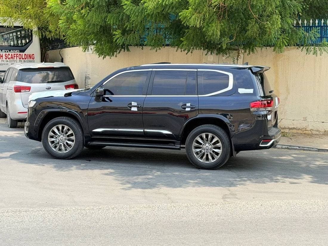 2016 Toyota Land Cruiser thumbnail 4