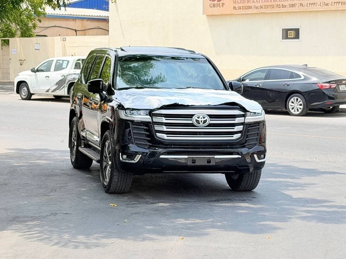 2016 Toyota Land Cruiser thumbnail 2