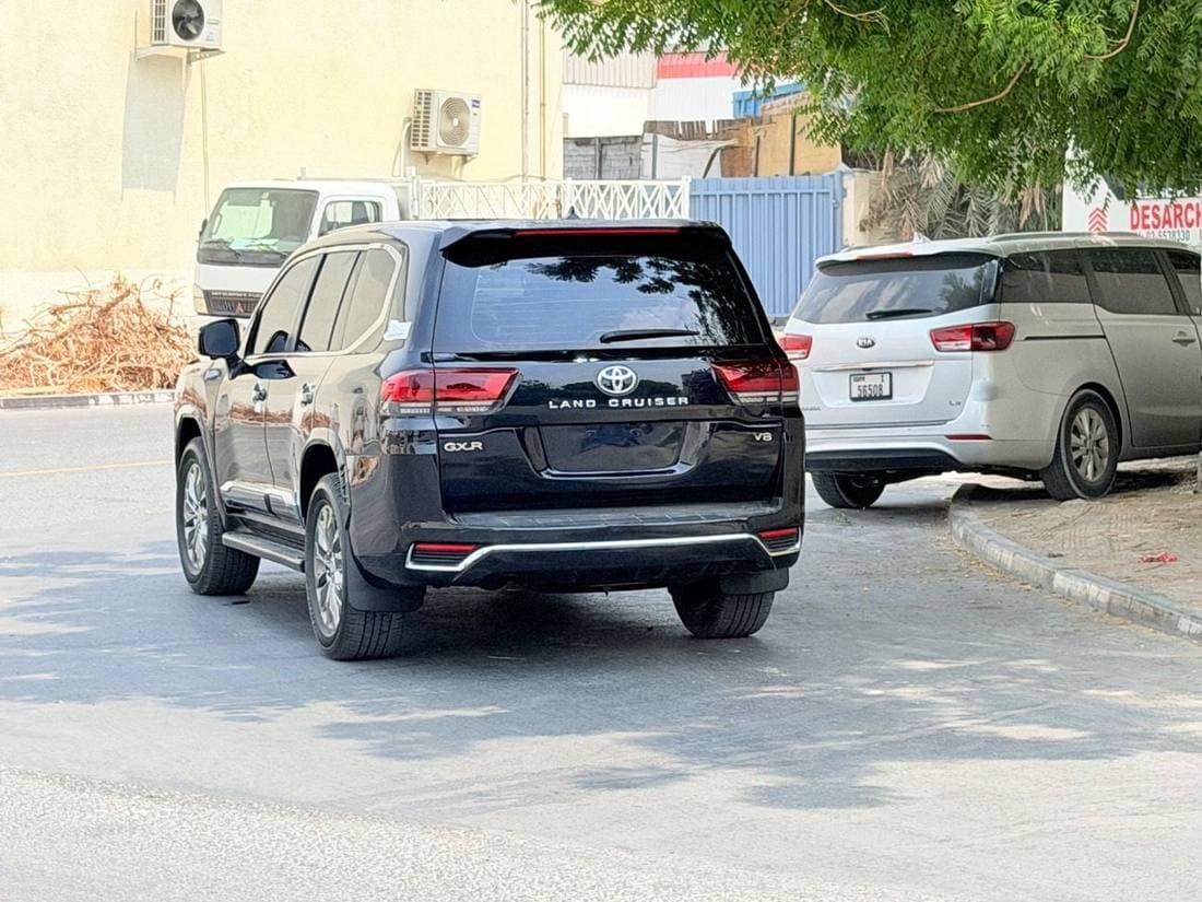 2016 Toyota Land Cruiser thumbnail 7