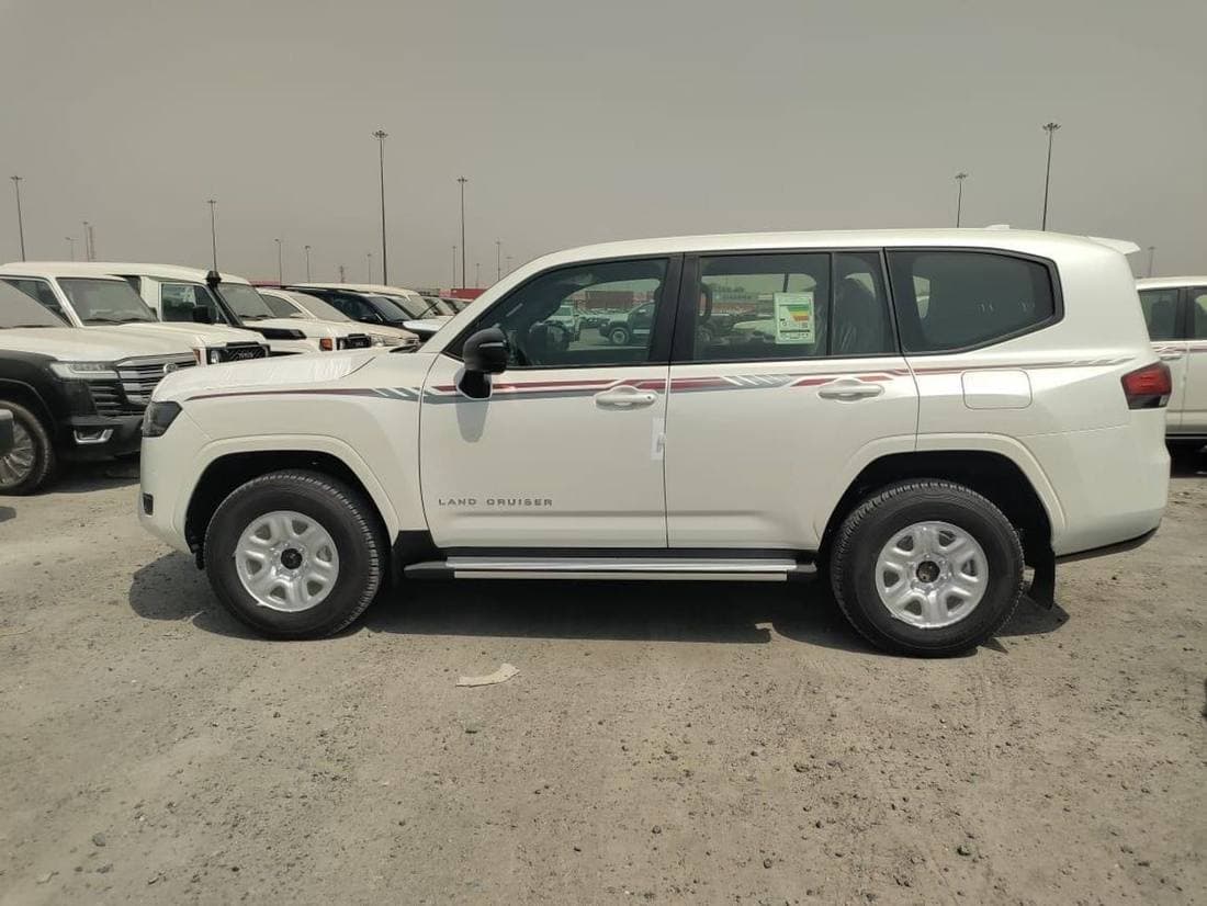 2025 Toyota Land Cruiser GXR thumbnail 2
