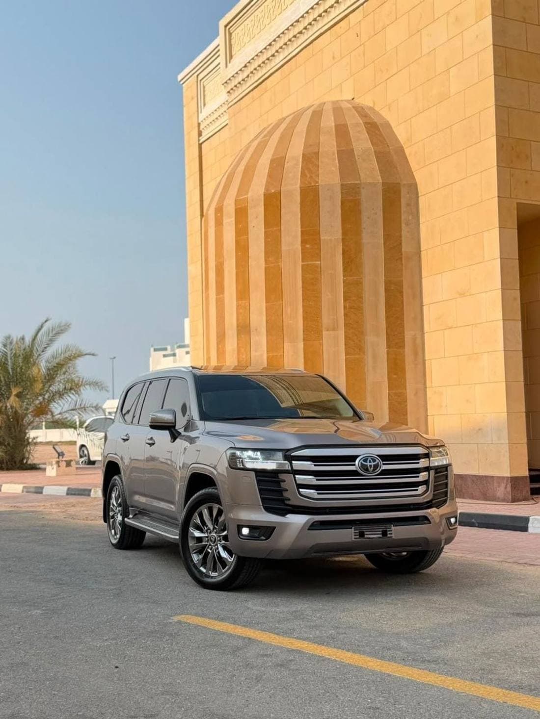 2022 Toyota Land Cruiser GXR thumbnail 2