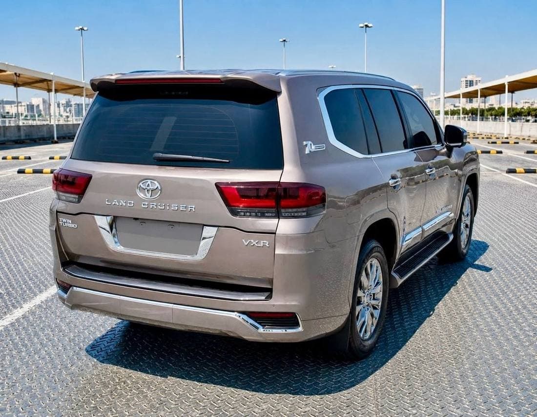 2013 Toyota Land Cruiser VXR thumbnail 4