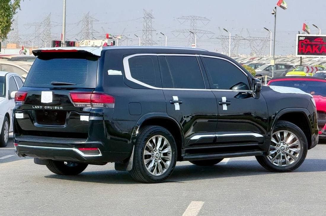 2018 Toyota Land Cruiser GXR thumbnail 3