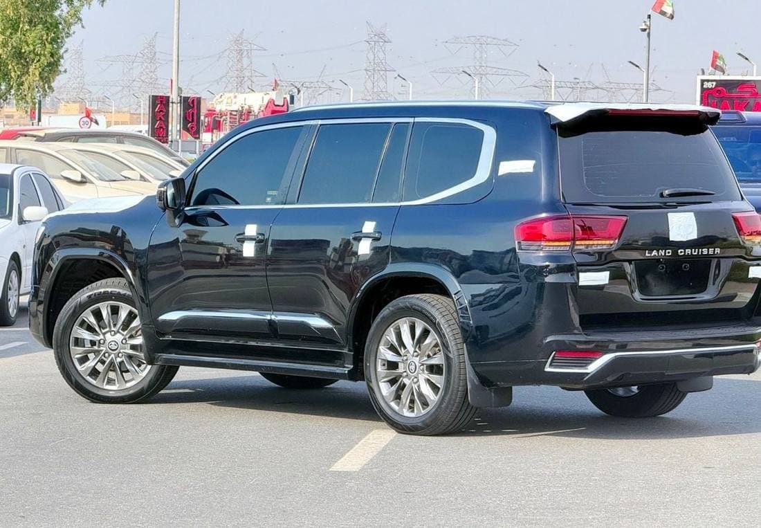 2018 Toyota Land Cruiser GXR thumbnail 5