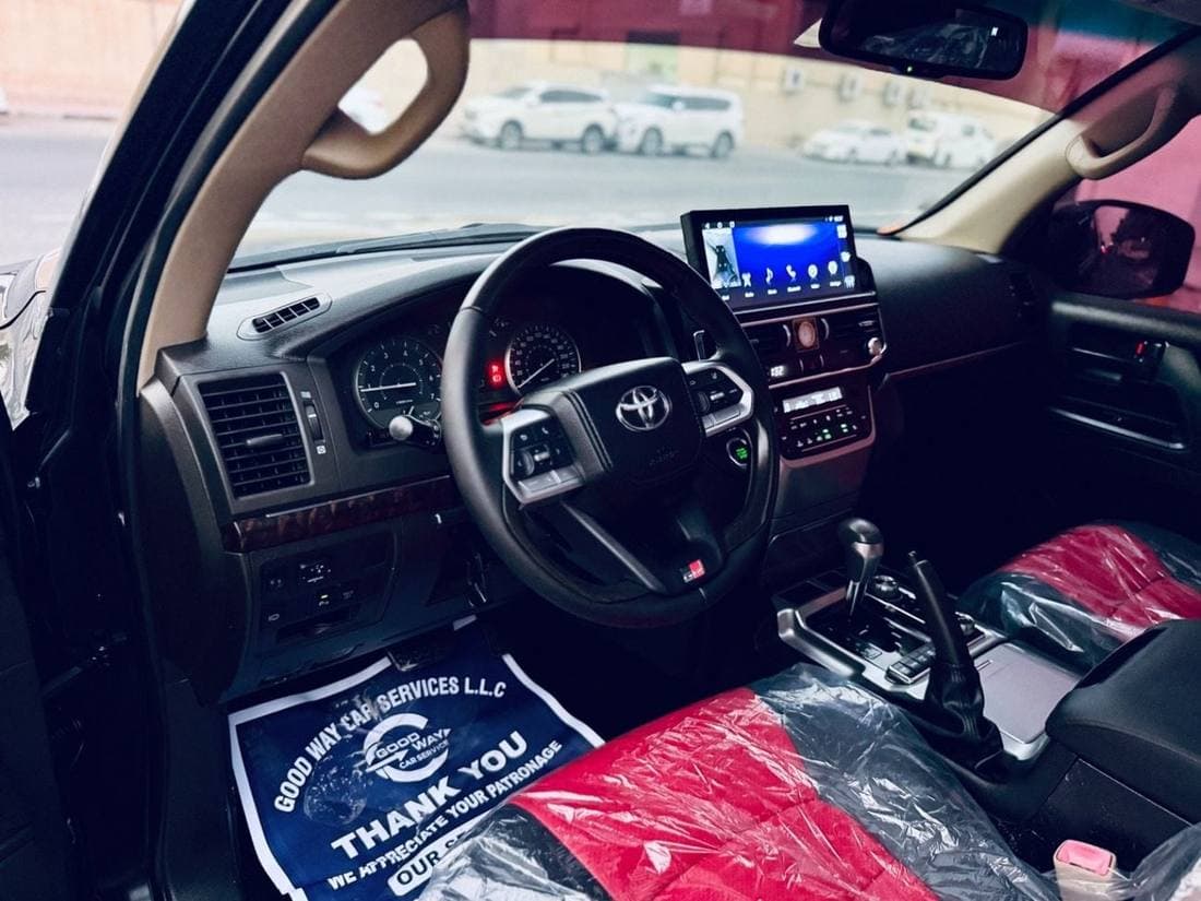 2012 Toyota Land Cruiser GXR thumbnail 8