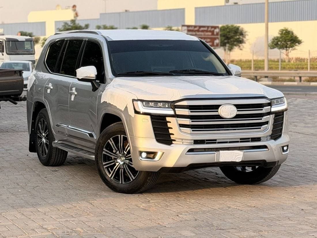 2018 Toyota Land Cruiser GXR thumbnail 2