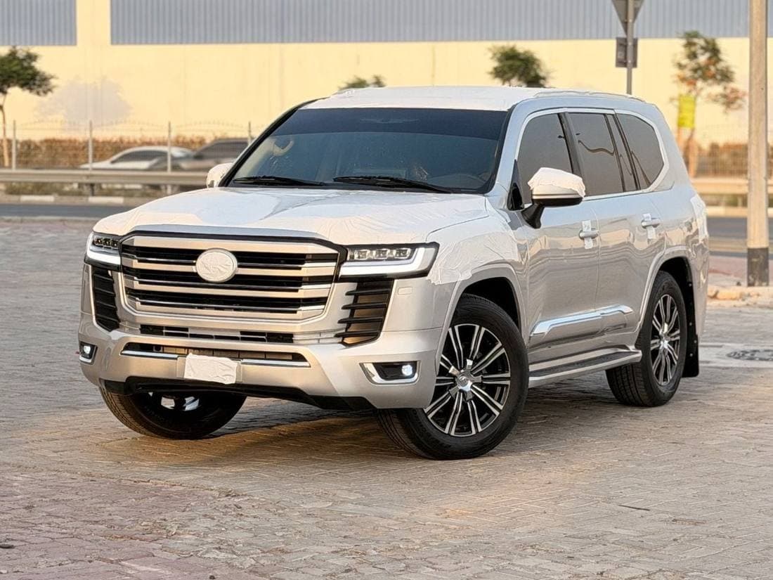 2018 Toyota Land Cruiser GXR thumbnail 3