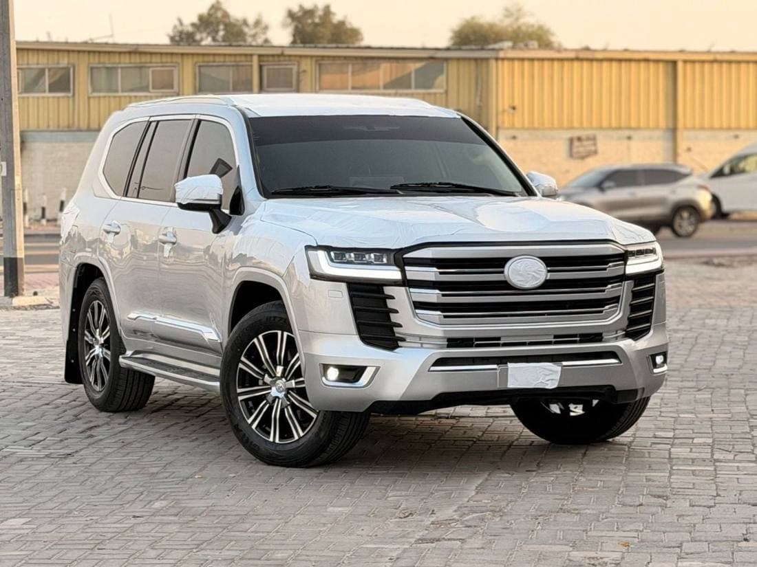 2018 Toyota Land Cruiser GXR thumbnail 4