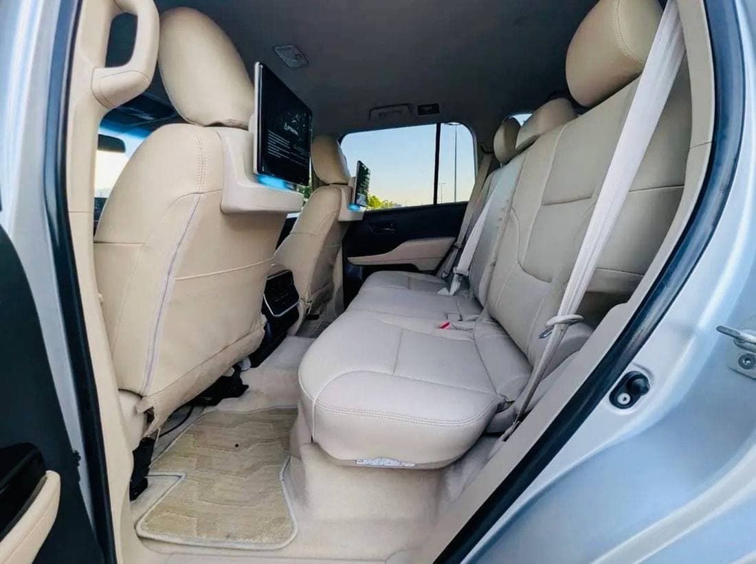 2024 Toyota Land Cruiser VX thumbnail 8