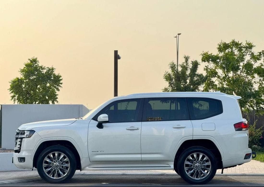 2022 Toyota Land Cruiser GXR thumbnail 3