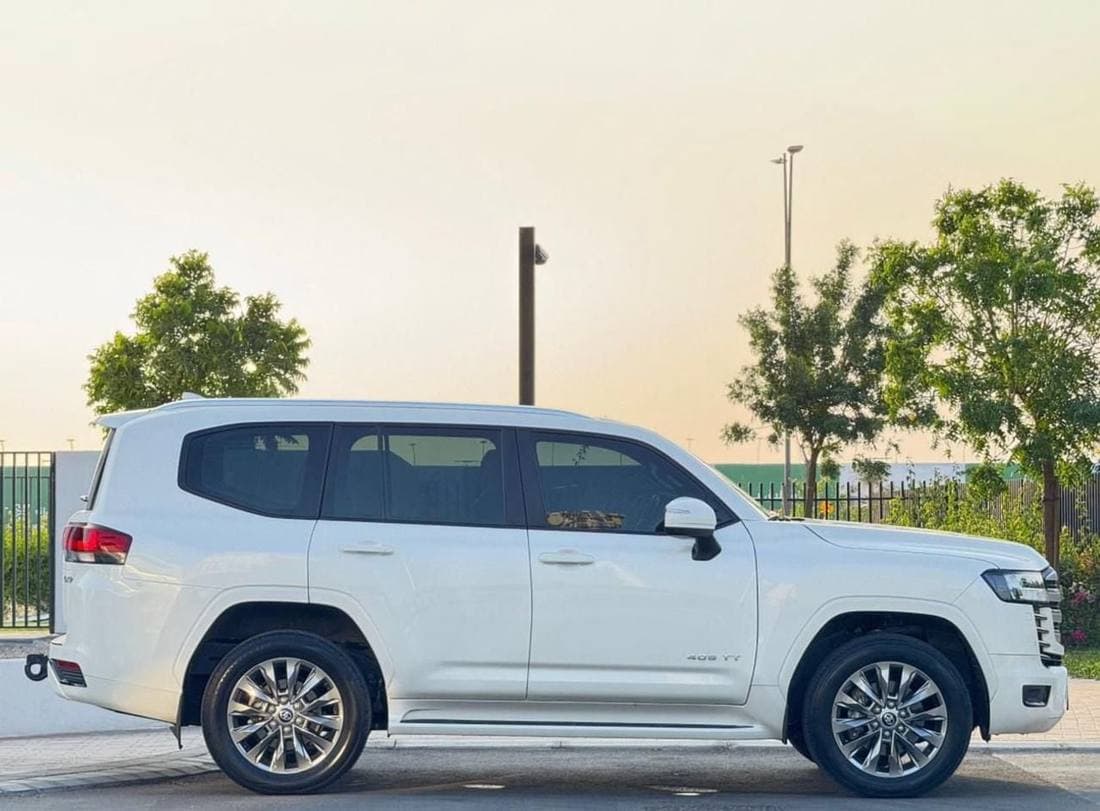 2022 Toyota Land Cruiser GXR thumbnail 4