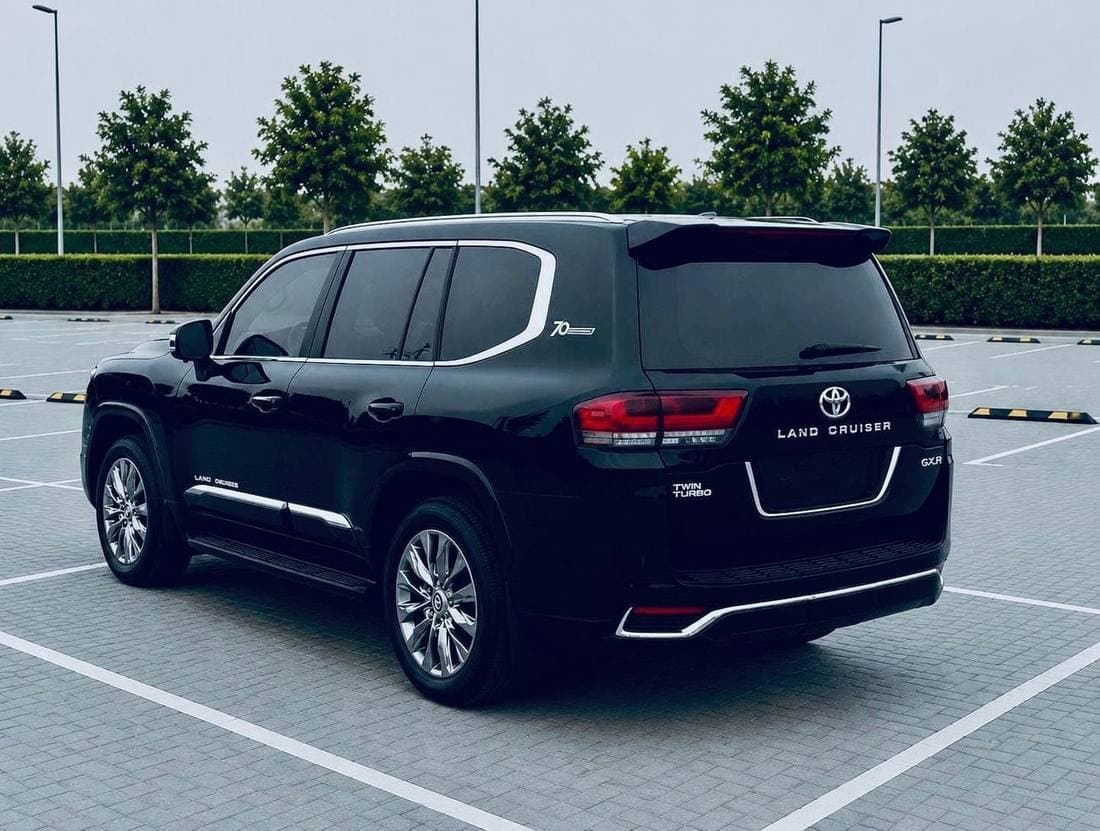 2017 Toyota Land Cruiser GXR thumbnail 5