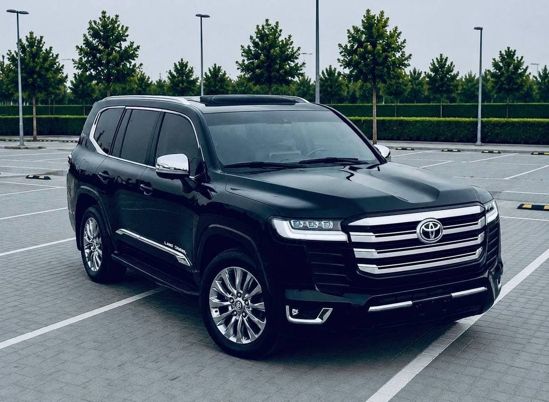 2017 Toyota Land Cruiser GXR thumbnail 3