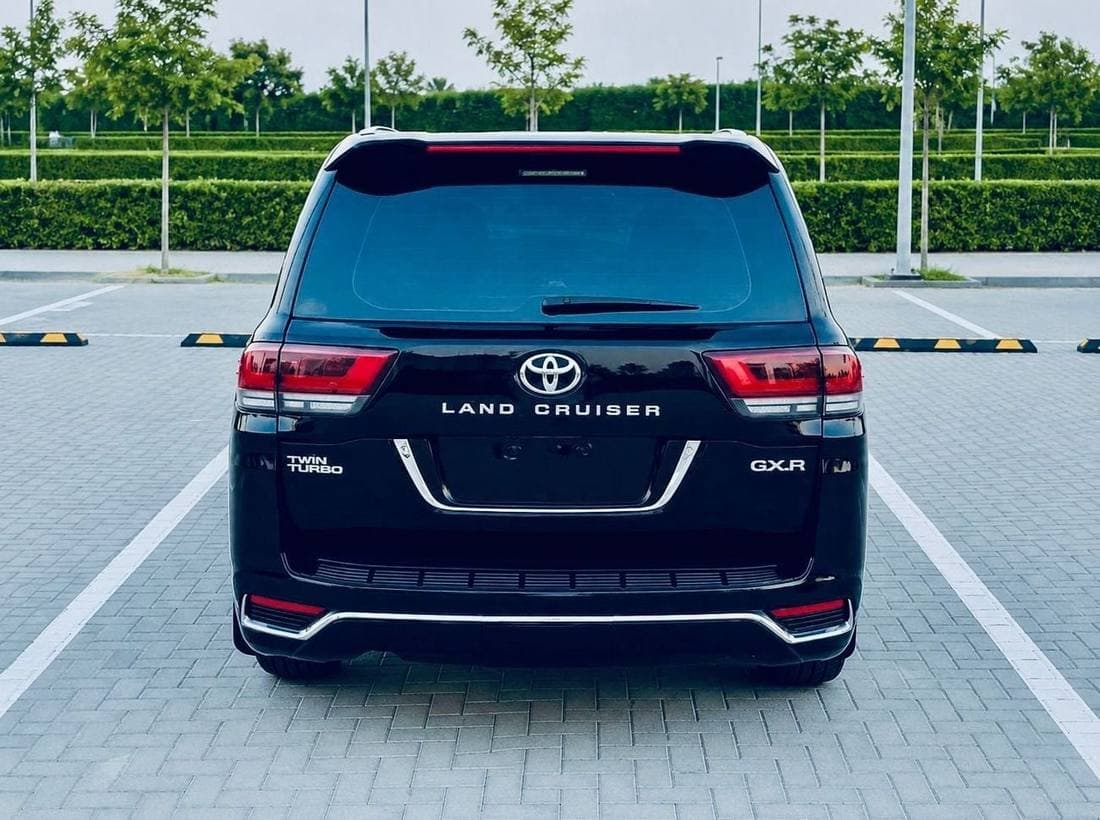 2017 Toyota Land Cruiser GXR thumbnail 8