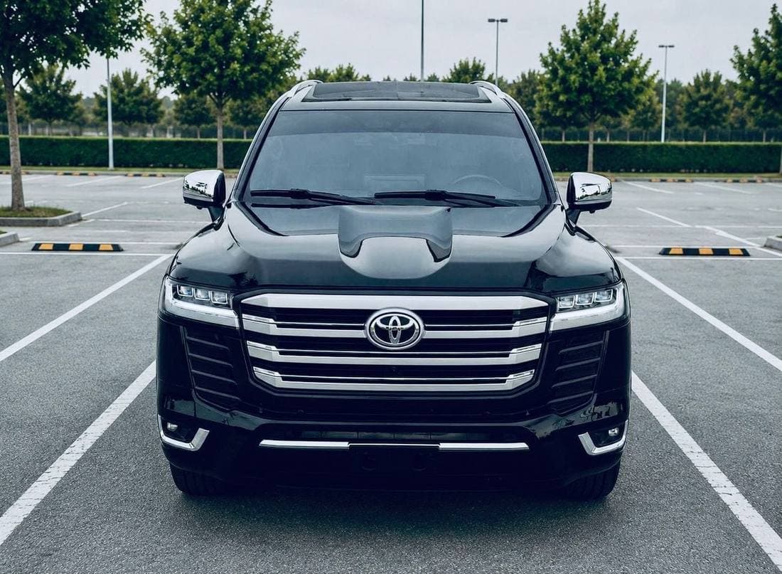 2017 Toyota Land Cruiser GXR thumbnail 2