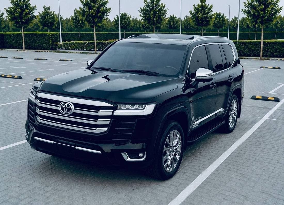 2017 Toyota Land Cruiser GXR thumbnail 3