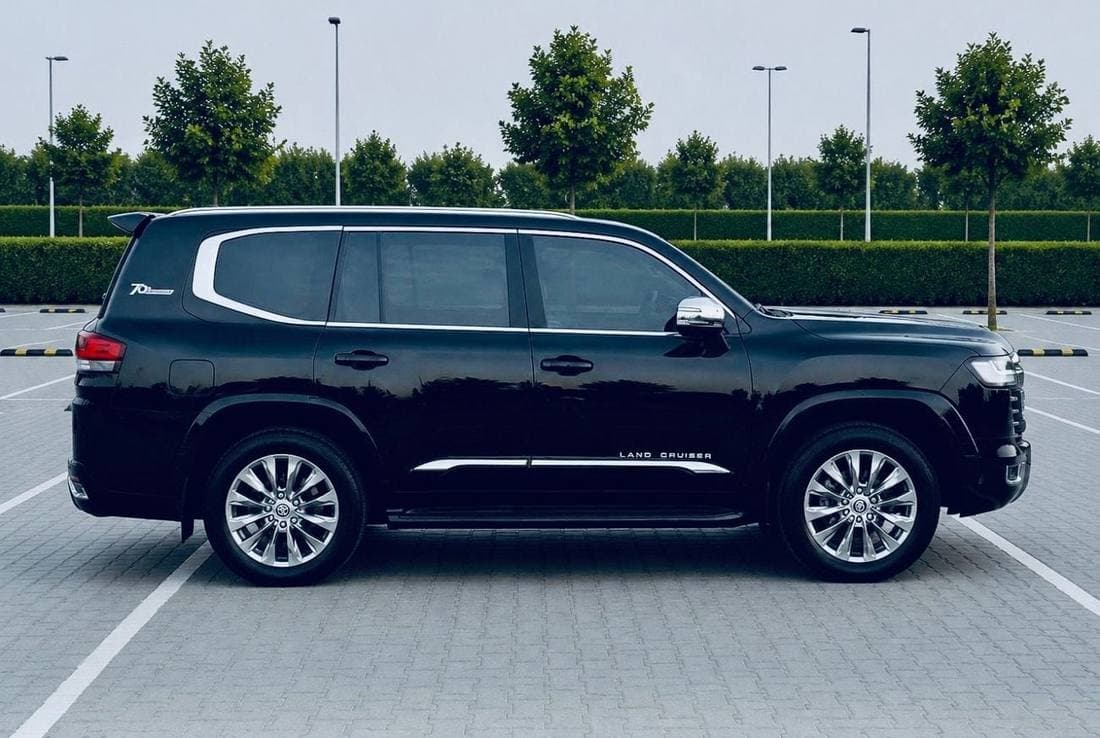 2017 Toyota Land Cruiser GXR thumbnail 6