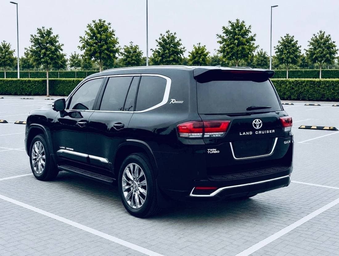 2017 Toyota Land Cruiser GXR thumbnail 4