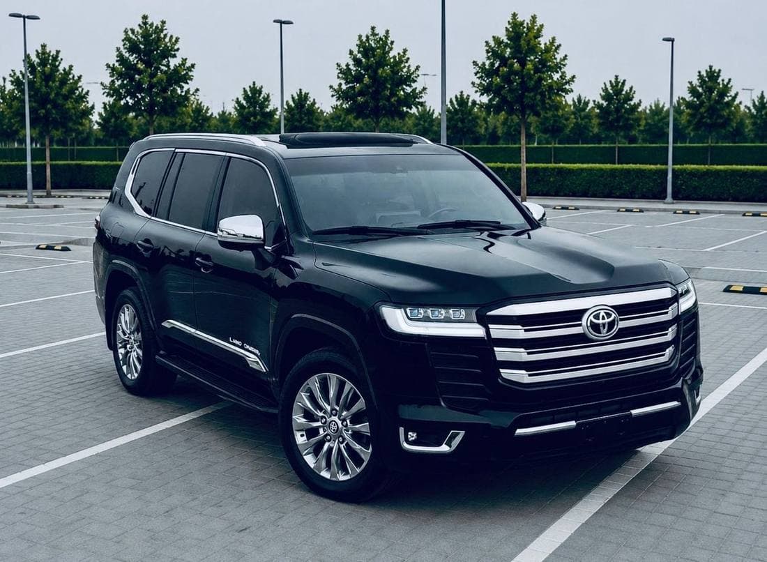2017 Toyota Land Cruiser GXR thumbnail 2