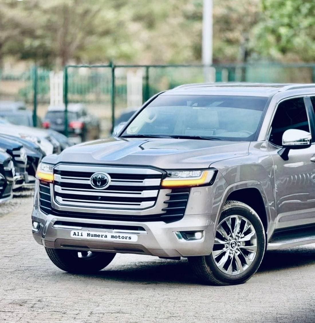2022 Toyota Land Cruiser GXR thumbnail 2