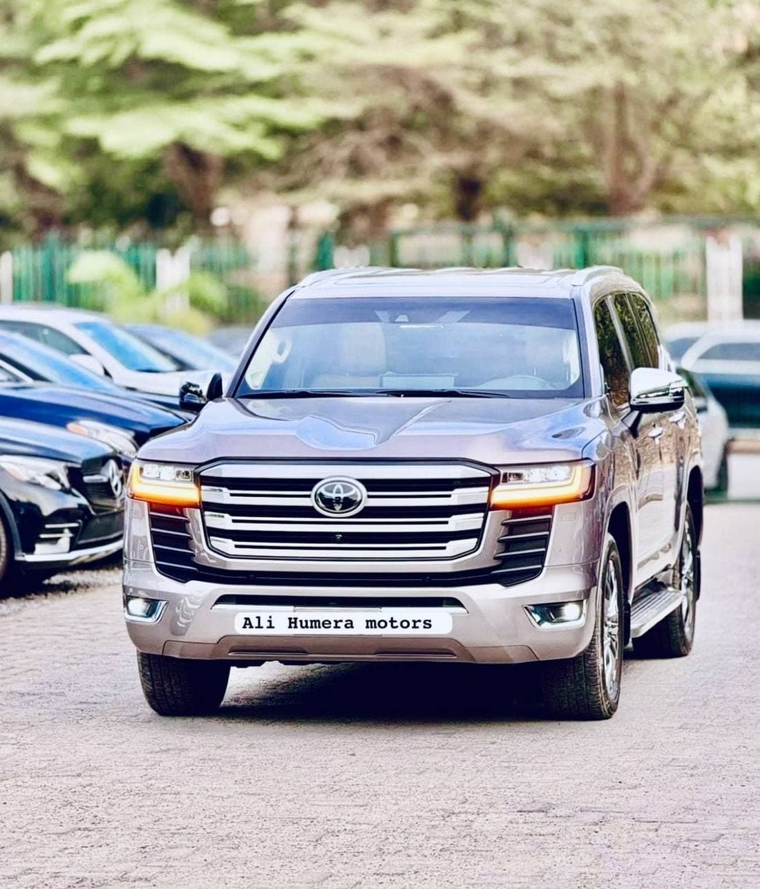 2022 Toyota Land Cruiser GXR thumbnail 4