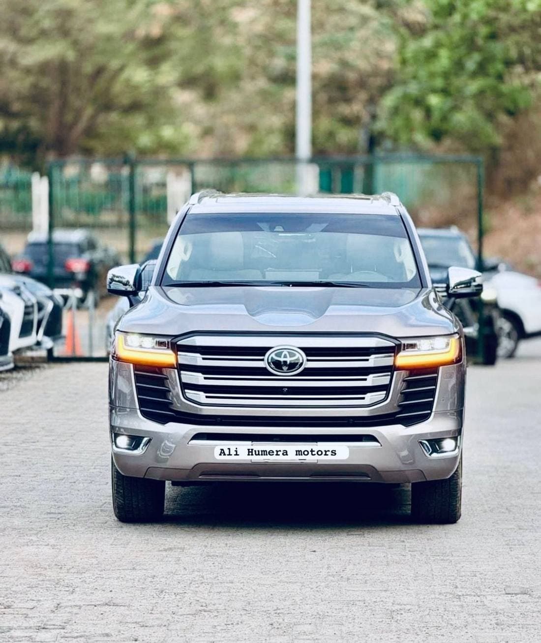 2022 Toyota Land Cruiser GXR thumbnail 3
