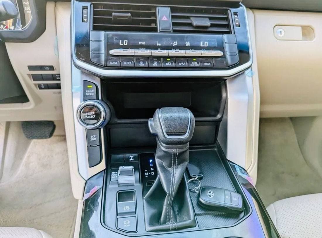 2022 Toyota Land Cruiser GXR thumbnail 7