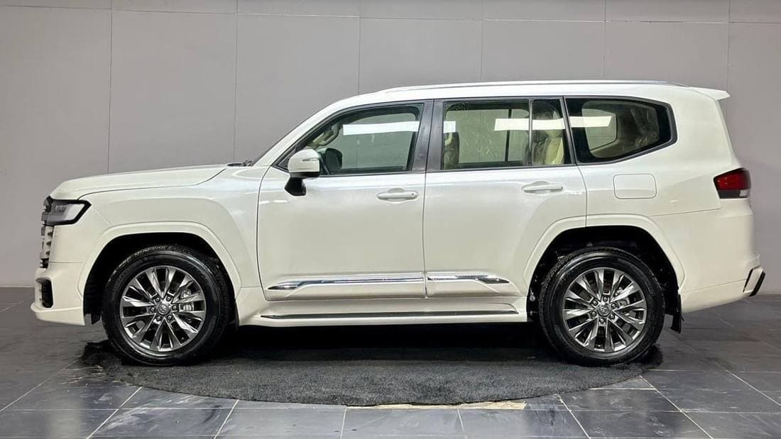 2024 Toyota Land Cruiser GXR thumbnail 5