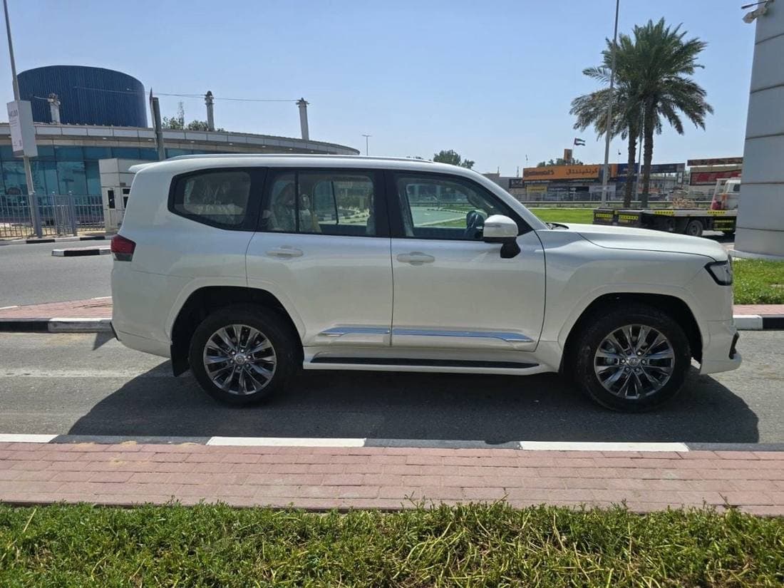 2024 Toyota Land Cruiser GXR thumbnail 6