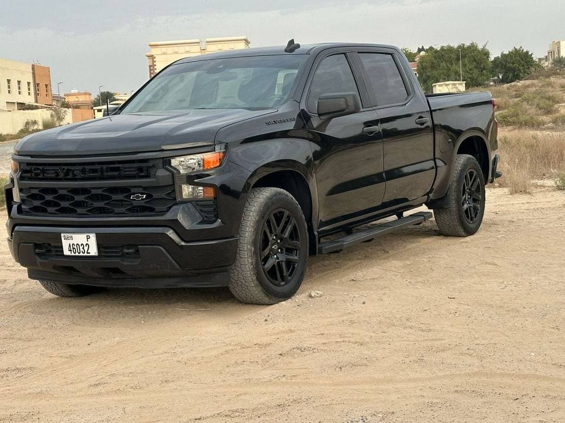 2023 Chevrolet Silverado thumbnail 3