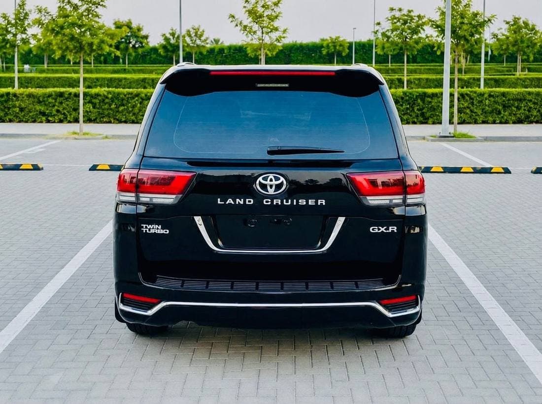 2017 Toyota Land Cruiser GXR thumbnail 8